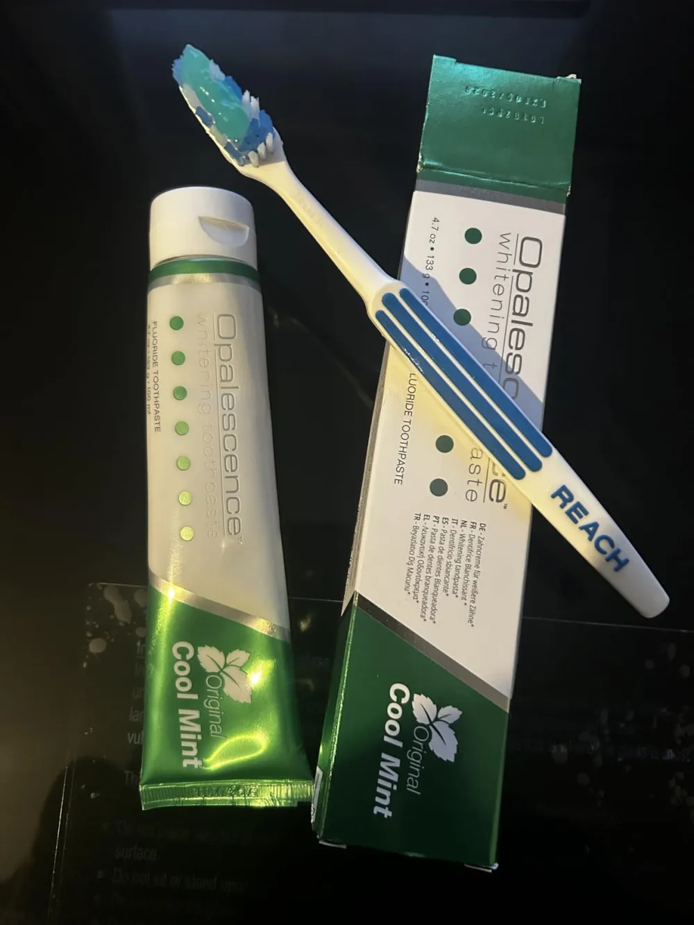 Cool Mint wybielająca pasta do zębów 133 g