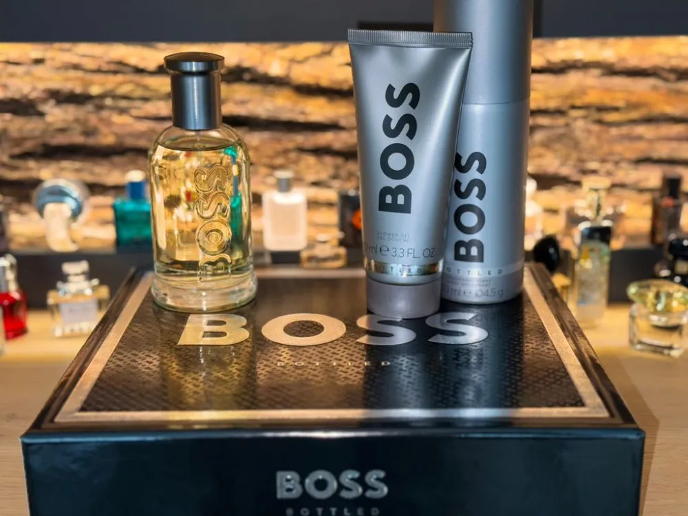 Boss Bottled zestaw upominkowy dla mężczyzn woda toaletowa 100 ml + żel pod prysznic 100 ml + dezodorant w sprayu 150 ml 100 ml + sprchový gel 100 ml + deosprej 150 ml