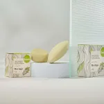 Kvitok Szampon stały z odżywką przeciwłupieżową Moringa (25 g) - lśniące włosy bez łupieżu
