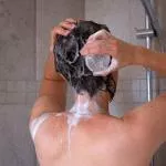 Lamazuna Sztywny szampon przeciwłupieżowy - piwonia (70 g)
