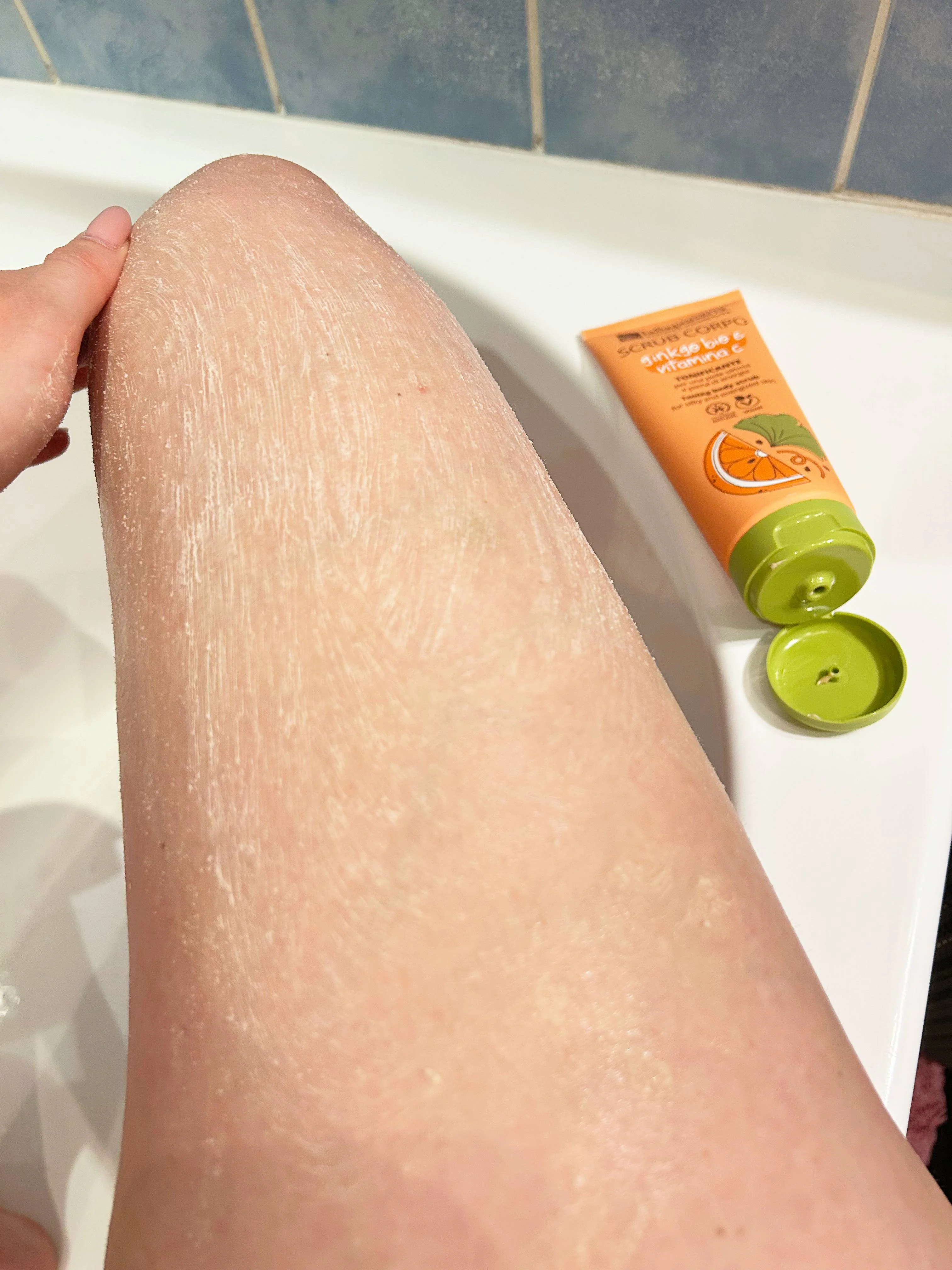 laSaponaria Peeling do ciała z BIO miłorzębem japońskim i wit. C 30 ml - dla gładkiej i promiennej skóry