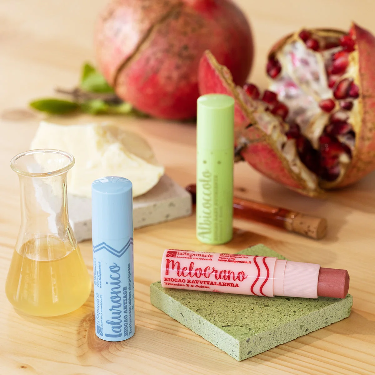 laSaponaria Barwiący balsam do ust Biocao z granatem BIO (5,7 ml) - dla naturalnego koloru ust