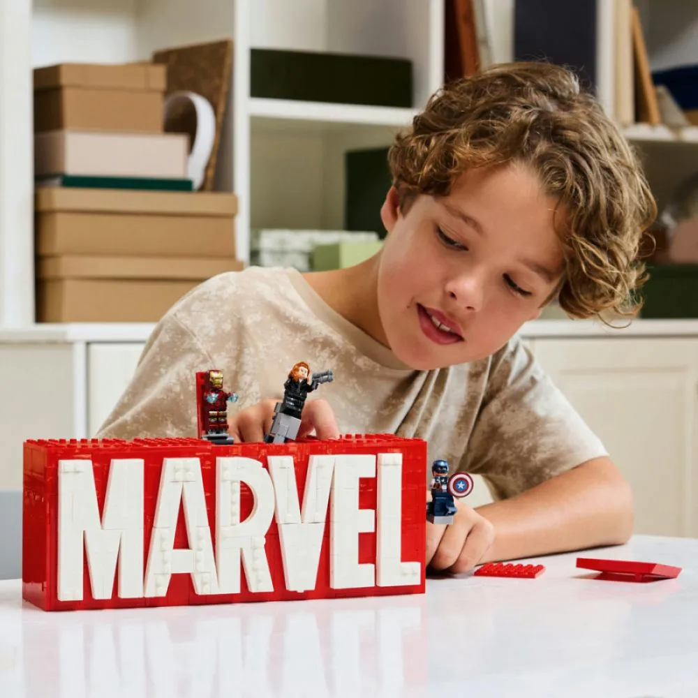Marvel 76313 Logo MARVEL i minifigurki