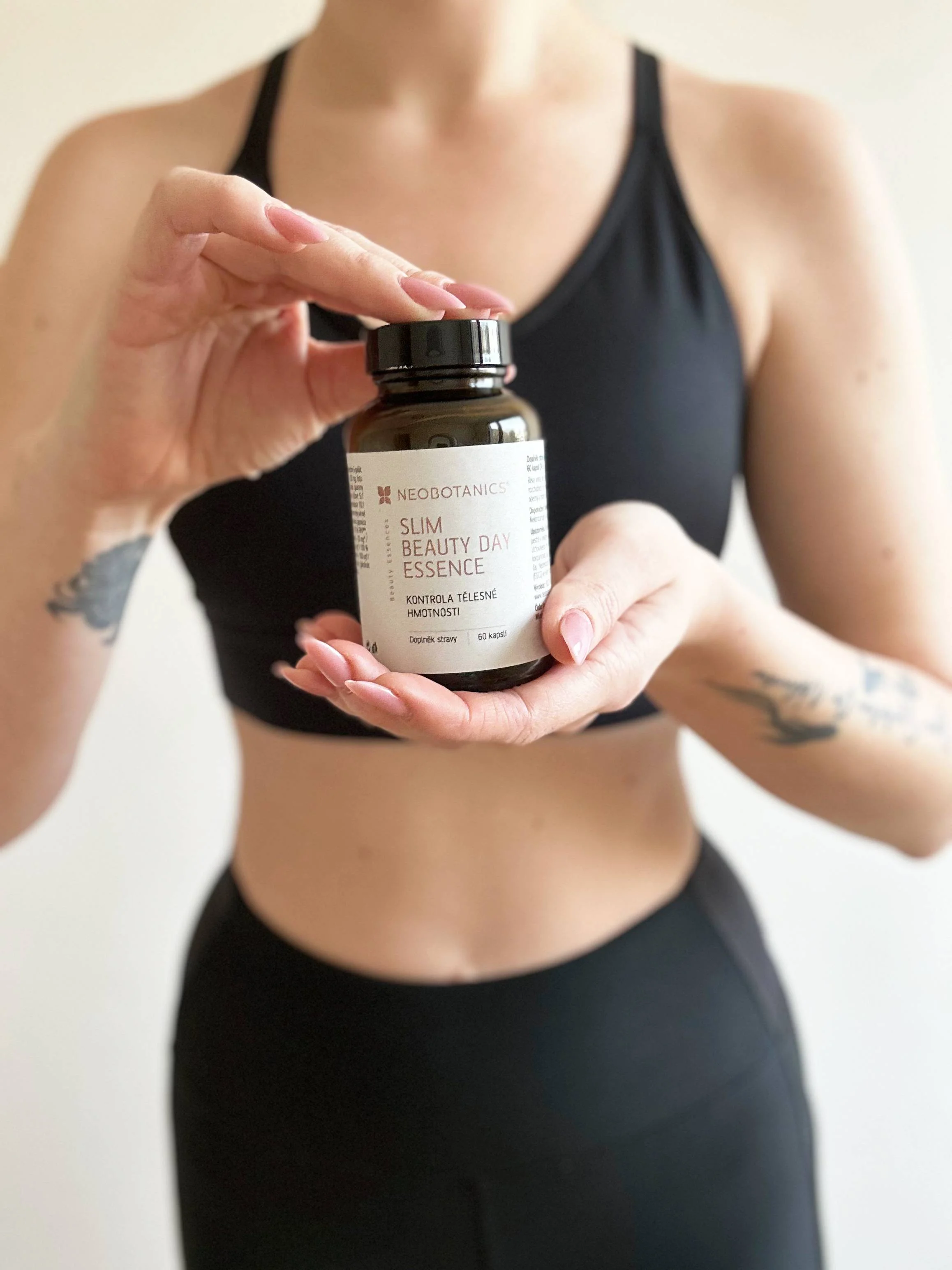 Neobotanics Slim Beauty Day Essence (60 kapsułek) - przyczynia się do kontroli masy ciała