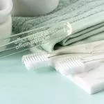 Officina Naturae Whitening toothbrush (medium) - włosie z węglanem wapnia