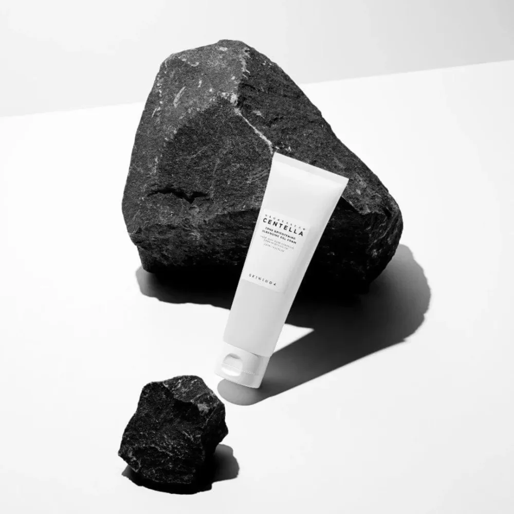 Madagascar Centella Tone Brightening Cleansing Gel Foam pieniący się żel oczyszczający do rozświetlenia i nawilżenia 125 ml
