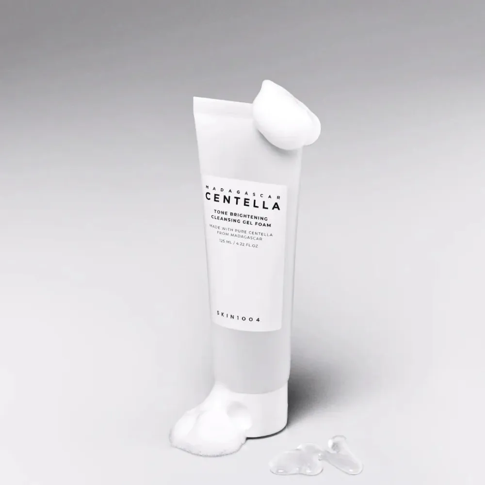 Madagascar Centella Tone Brightening Cleansing Gel Foam pieniący się żel oczyszczający do rozświetlenia i nawilżenia 125 ml