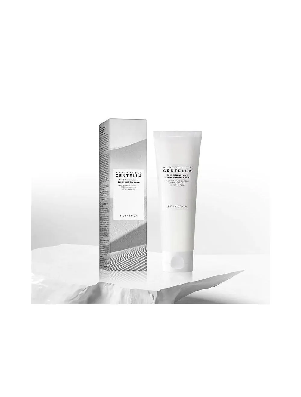 Madagascar Centella Tone Brightening Cleansing Gel Foam pieniący się żel oczyszczający do rozświetlenia i nawilżenia 125 ml
