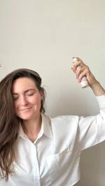 SO’BiO étic Delikatny suchy szampon w sprayu do wrażliwej skóry głowy BIO (100 ml) - objętość i czyste włosy bez mycia