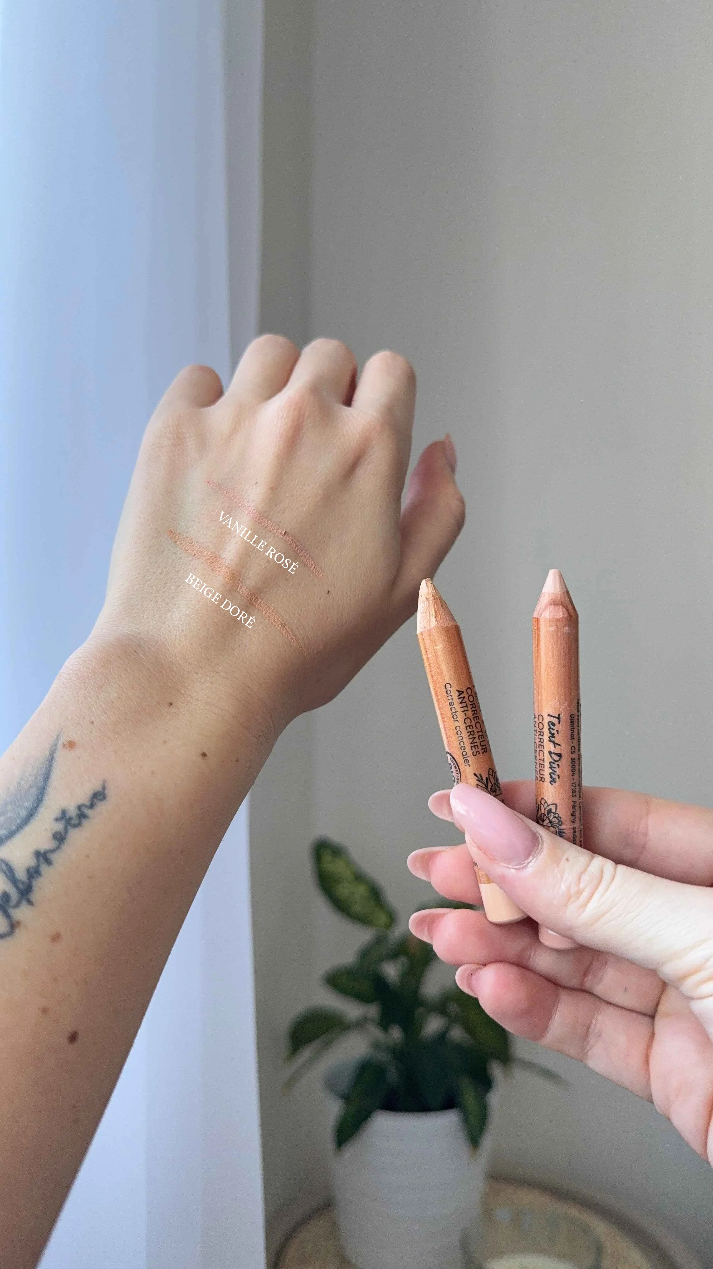 SO’BiO étic Korektor BIO (4 g) 25 BEIGE DORÉ — złoty beż - zakryje niedoskonałości cery