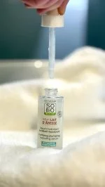 SO’BiO étic Wzmacniające serum nawilżające z ekologicznym mlekiem oślim (30 ml) - z kwasem hialuronowym
