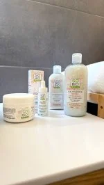 SO’BiO étic Wzmacniające serum nawilżające z ekologicznym mlekiem oślim (30 ml) - z kwasem hialuronowym
