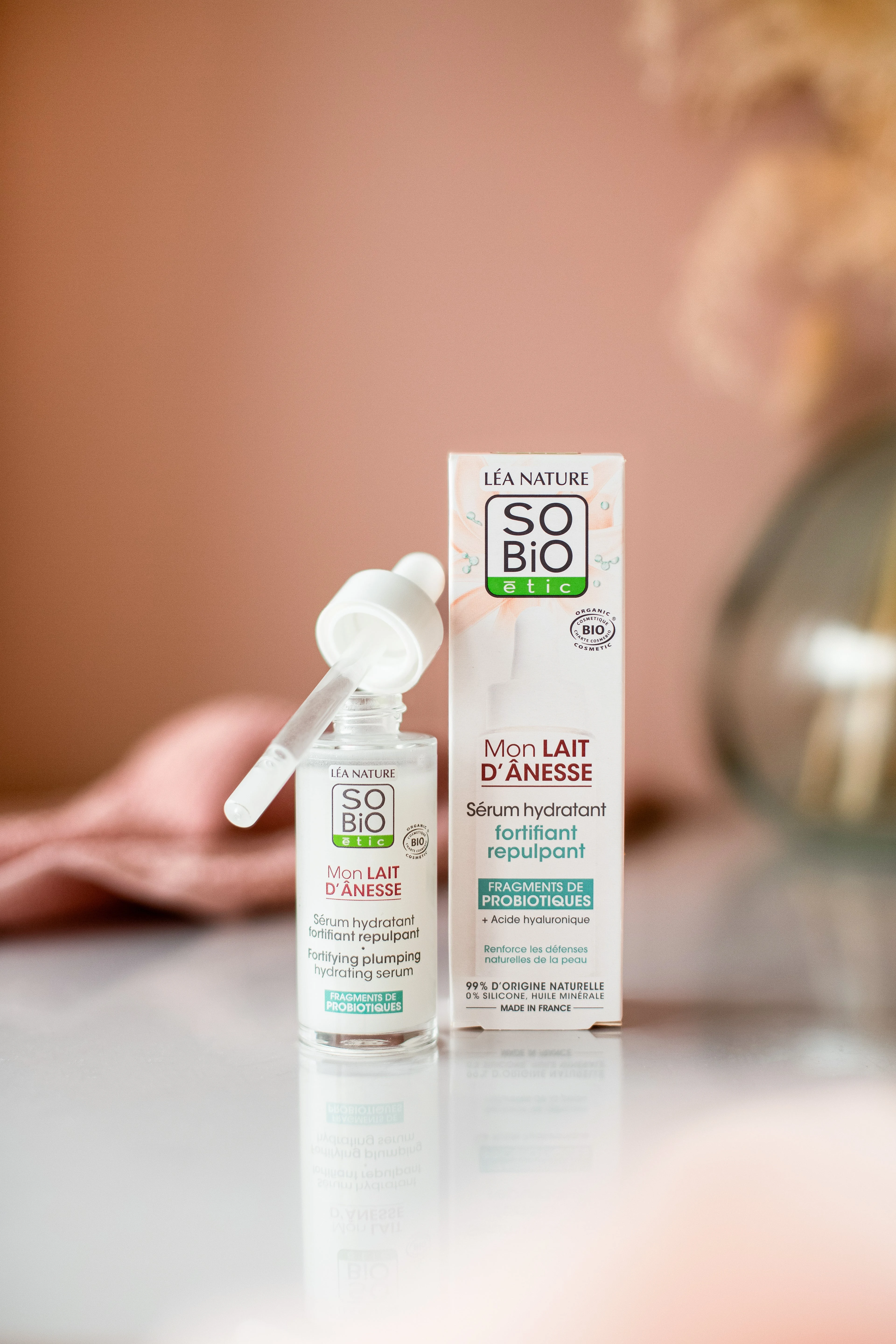 SO’BiO étic Wzmacniające serum nawilżające z ekologicznym mlekiem oślim (30 ml) - z kwasem hialuronowym
