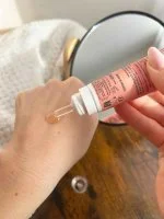 SO’BiO étic Rozświetlające serum przeciwzmarszczkowe Lift'Grenade BIO (30 ml) - z granatem