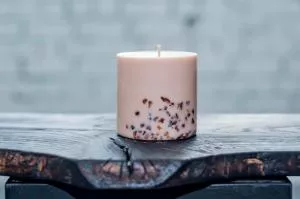 TL Candles Świeca o zapachu kwiatów i miodu Amber Sea XL