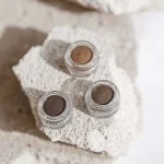 Uoga Uoga Kremowa pomada do brwi (2,5 ml) 792 Forest Path - Dark Brown - 3 odcienie dla optycznie gęstszych brwi