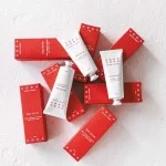 Uoga Uoga Regenerujący peeling do twarzy z żurawiną (40 ml) - dla gładszej i rozjaśnionej skóry