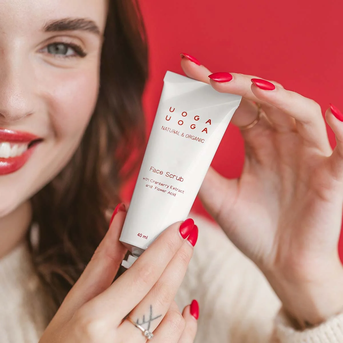 Uoga Uoga Regenerujący peeling do twarzy z żurawiną (40 ml) - dla gładszej i rozjaśnionej skóry
