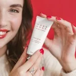 Uoga Uoga Regenerujący peeling do twarzy z żurawiną (40 ml) - dla gładszej i rozjaśnionej skóry
