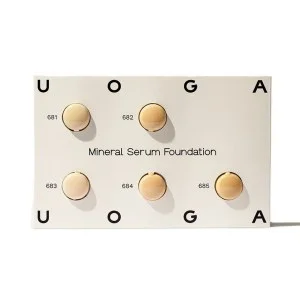 Uoga Uoga Zestaw testerów: płynny mineralny podkład i serum SPF 20 BIO (10 x 1 ml) - 10 odcieni podkładu