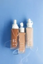 Uoga Uoga Płynny mineralny podkład i serum SPF 20 BIO (30 ml) 684 Salty Air - nawilża i chroni cerę