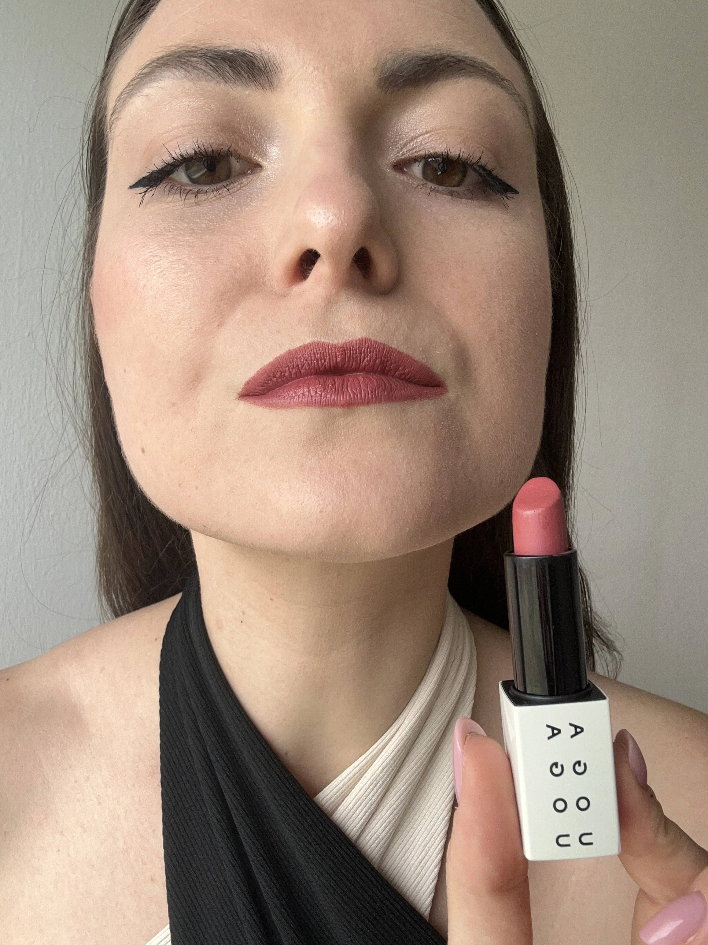 Uoga Uoga Odżywcza pomadka (4 g) 611 Chocoberry - 6 odcieni na bazie minerałów