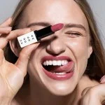 Uoga Uoga Odżywcza pomadka do ust (4 g) 612 Fireberry - 6 odcieni na bazie minerałów