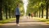 Dlaczego chodzenie tyłem, czyli retro walking, jest coraz popularniejsze
