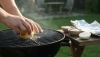 Wyczyść grill po użyciu łatwo i bez szorowania