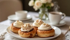 Jaka polewa na cynamonowe ślimaczki pasuje do twojego stylu pieczenia?