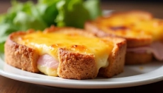 Odkryj magię zapiekanych tostów z szynką i serem w piekarniku