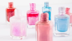 Piękno bez chemii z naturalnym lakierem do paznokci