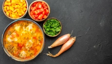 Zachowaj lato dzięki zakonserwowanemu leczo warzywnemu